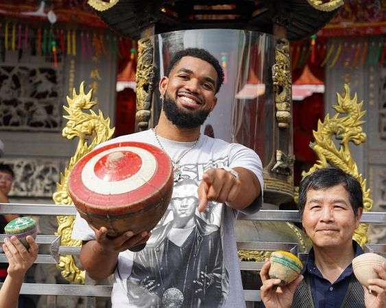 唐斯"大溪神迹"助尼克斯夺冠！网友戏称：福仁宫力压少林寺